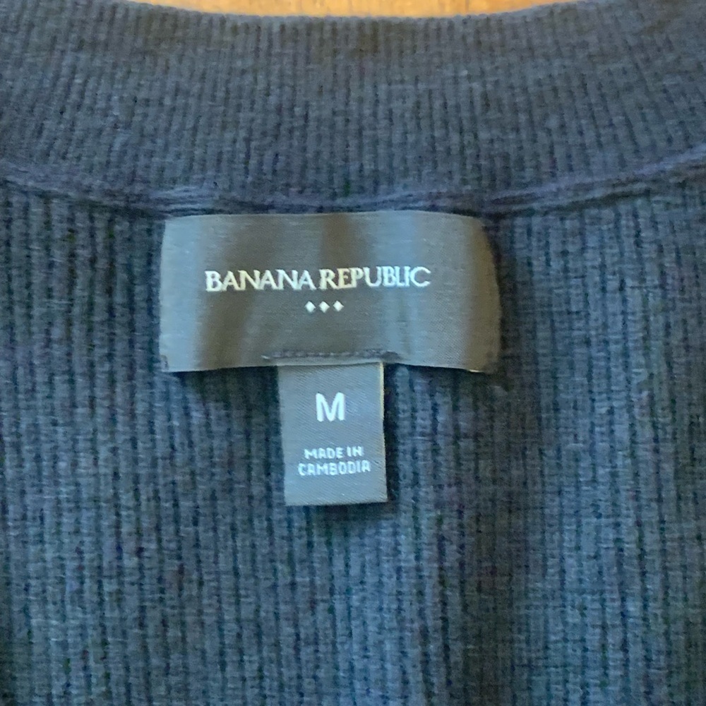 Banana Republic Sweater Medium Black V-neck Lightweight Ribbed Classic Casual - Picture 2 of 6
